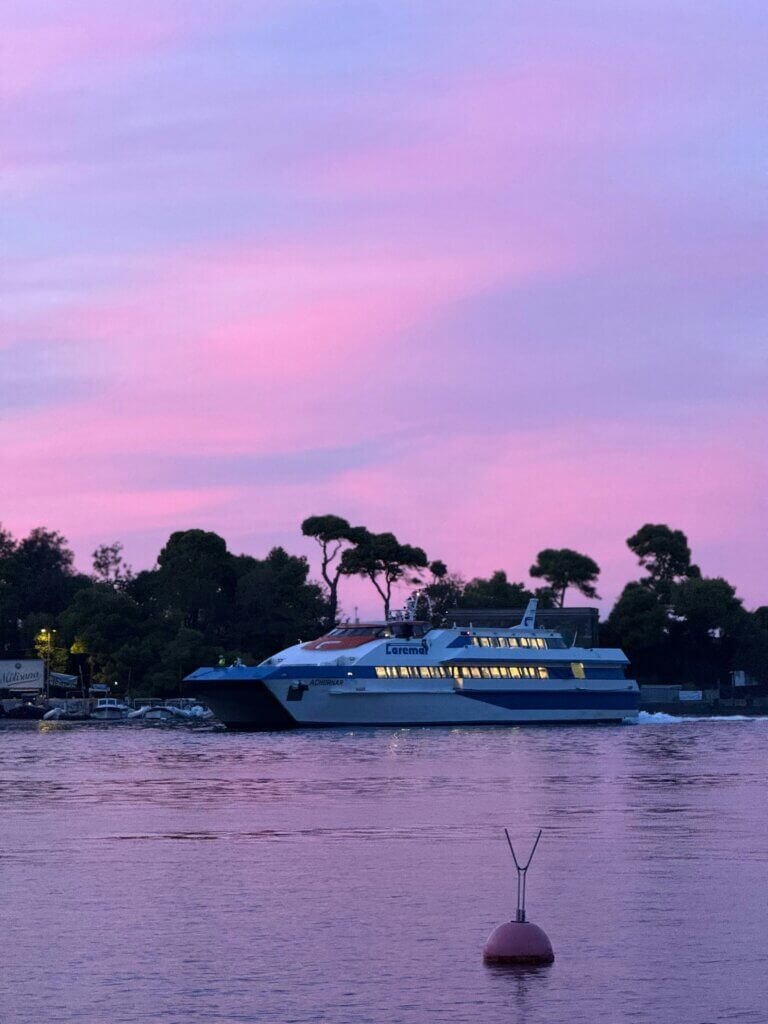 המדריך השלם: מעבורת לאיסקיה (עדכון 2026)